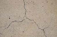 Vignette de l'article : Réparation du sol fissuré avant l'aménagement d'un revêtement