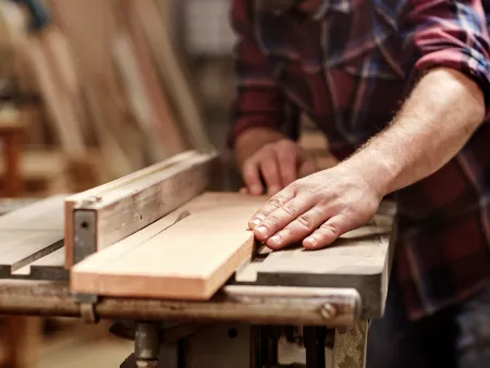 Les matériaux et les outils indispensables pour la construction d'un garage